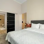 Jasne Studia Very Berry W Centrum Poznania By Renters