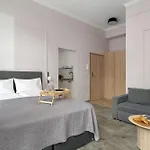 Apartment Jasne Studia Very Berry W Centrum Poznania By Renters Posen
