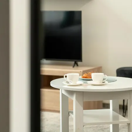 Jasne Studia Very Berry W Centrum Poznania By Renters *