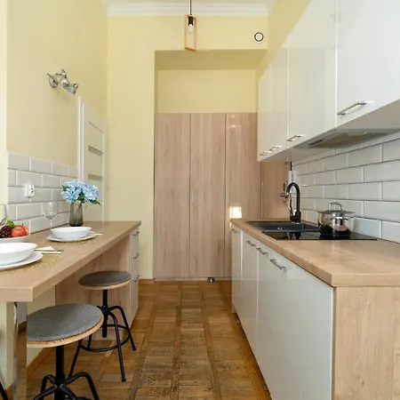 Jasne Studia Very Berry W Centrum Poznania By Renters Poznan