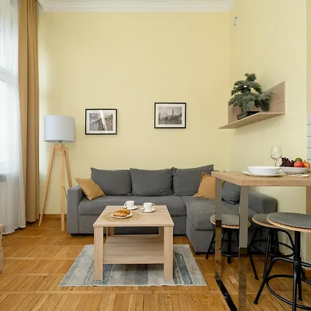 Jasne Studia Very Berry W Centrum Poznania By Renters * Poznan