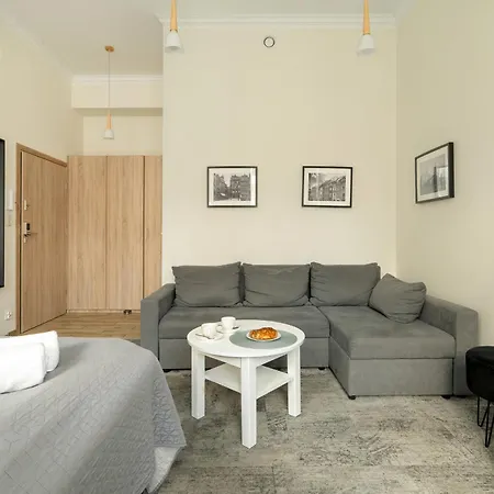 Apartment Jasne Studia Very Berry W Centrum Poznania By Renters *