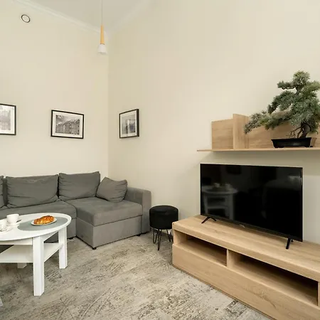 Jasne Studia Very Berry W Centrum Poznania By Renters * Poznan