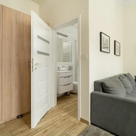 Apartment Jasne Studia Very Berry W Centrum Poznania By Renters