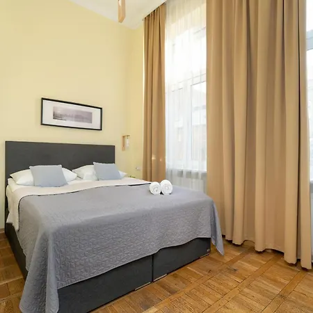 Apartment Jasne Studia Very Berry W Centrum Poznania By Renters *