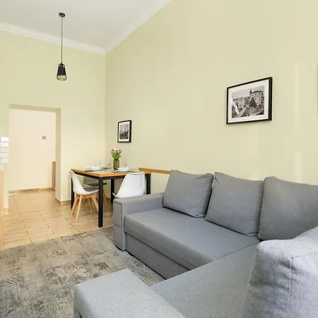 Apartment Jasne Studia Very Berry W Centrum Poznania By Renters