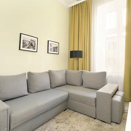 Jasne Studia Very Berry W Centrum Poznania By Renters * Poznan