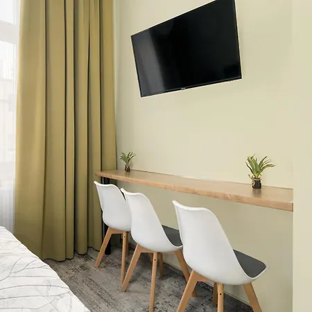 Apartment Jasne Studia Very Berry W Centrum Poznania By Renters *