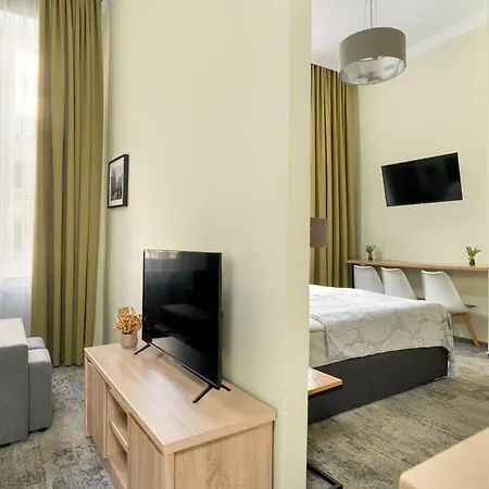 Apartment Jasne Studia Very Berry W Centrum Poznania By Renters Poznan