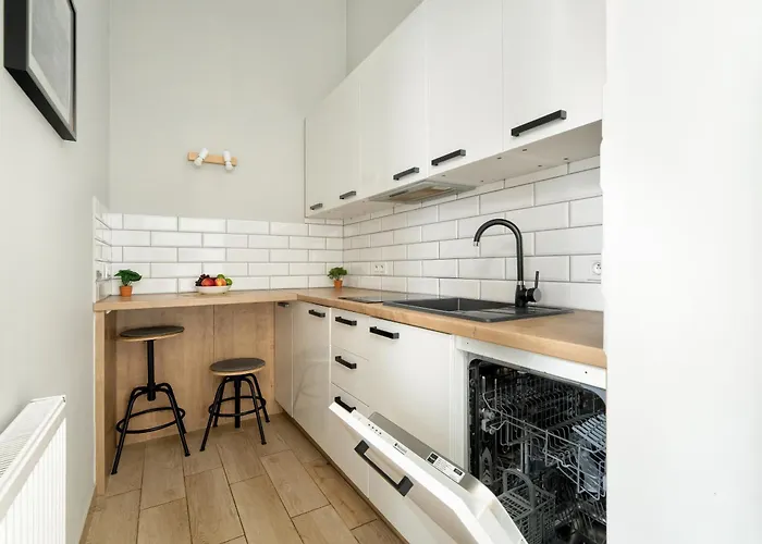 Jasne Studia Very Berry W Centrum Poznania By Renters Apartment Poznan