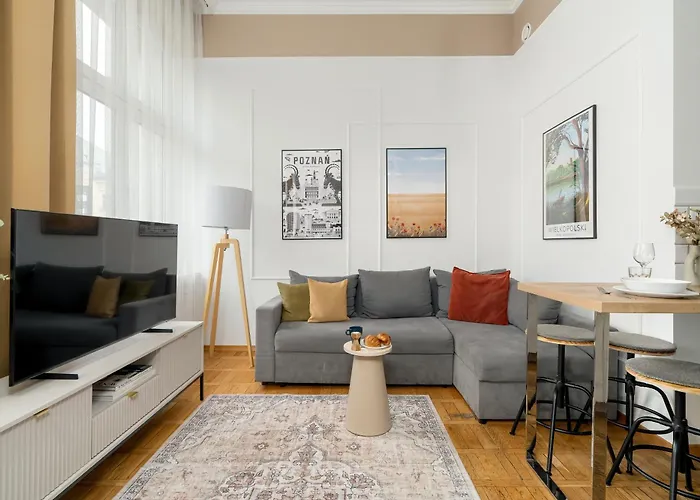 Apartment Jasne Studia Very Berry W Centrum Poznania By Renters Poznan