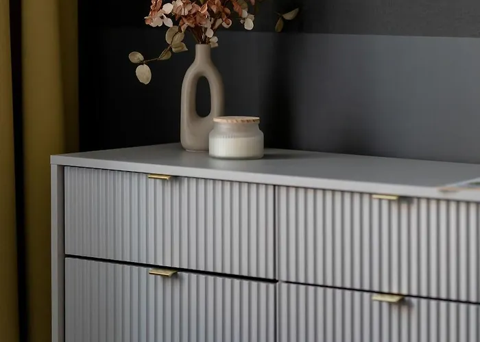 Jasne Studia Very Berry W Centrum Poznania By Renters Apartment