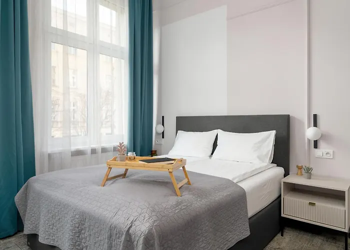 Apartment Jasne Studia Very Berry W Centrum Poznania By Renters