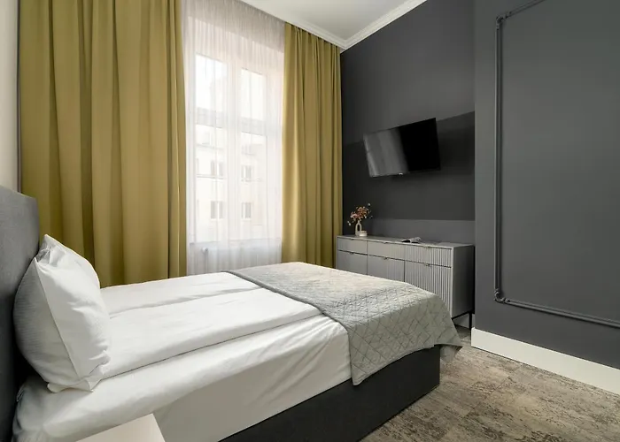 Jasne Studia Very Berry W Centrum Poznania By Renters Apartment *