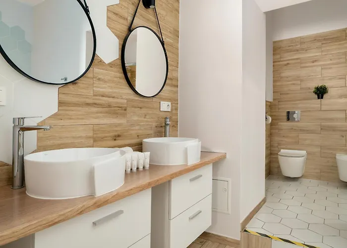 Jasne Studia Very Berry W Centrum Poznania By Renters