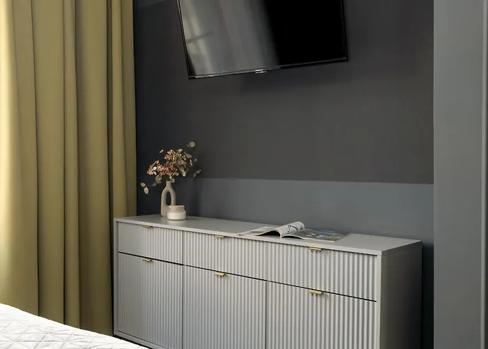 Jasne Studia Very Berry W Centrum Poznania By Renters