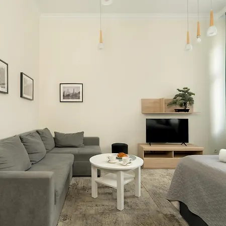 Jasne Studia Very Berry W Centrum Poznania By Renters Poznan