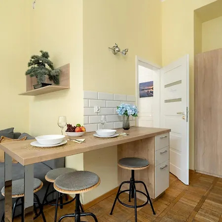 Jasne Studia Very Berry W Centrum Poznania By Renters Apartamento Poznan
