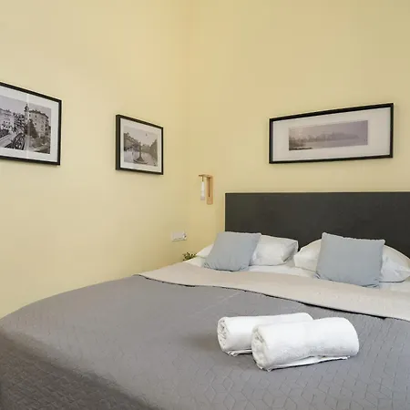 Jasne Studia Very Berry W Centrum Poznania By Renters Poznan