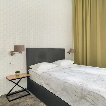 Jasne Studia Very Berry W Centrum Poznania By Renters Poznań