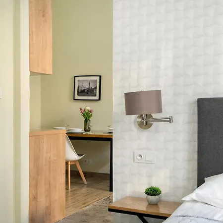 Jasne Studia Very Berry W Centrum Poznania By Renters Apartament *