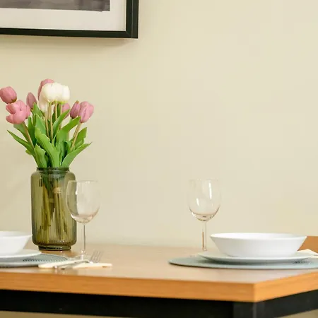 Jasne Studia Very Berry W Centrum Poznania By Renters Apartment