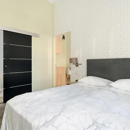 Jasne Studia Very Berry W Centrum Poznania By Renters Appartamento Poznań