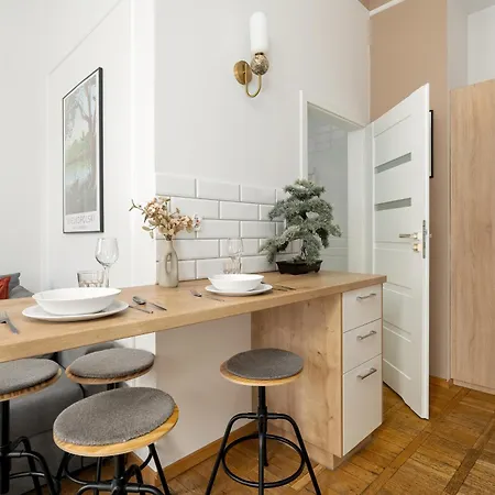 Jasne Studia Very Berry W Centrum Poznania By Renters Апартаменты *