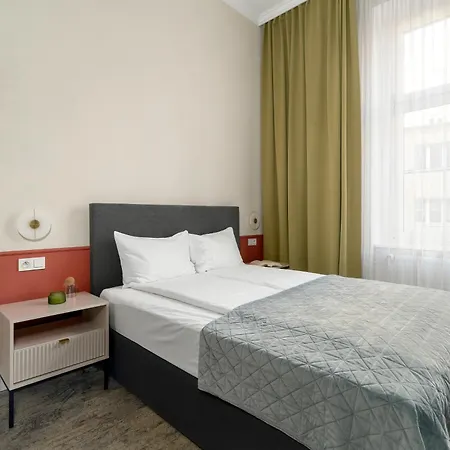 Apartment Jasne Studia Very Berry W Centrum Poznania By Renters Posen