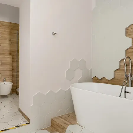 Jasne Studia Very Berry W Centrum Poznania By Renters Познань