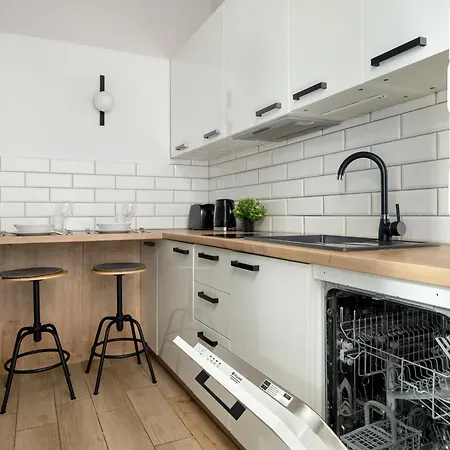Апартаменты Jasne Studia Very Berry W Centrum Poznania By Renters Познань