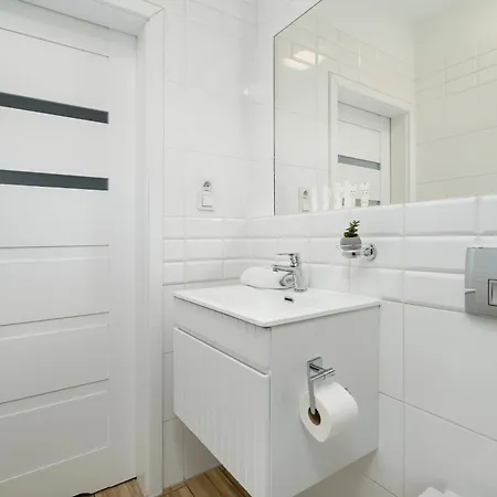 Jasne Studia Very Berry W Centrum Poznania By Renters * Познань