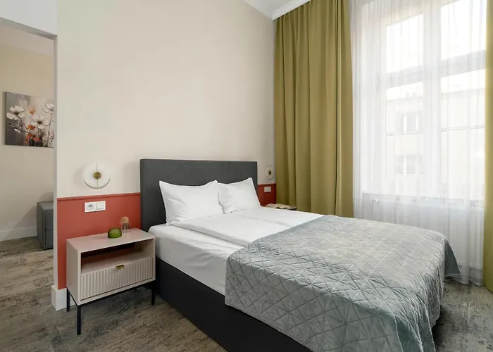 Apartment Jasne Studia Very Berry W Centrum Poznania By Renters Posen