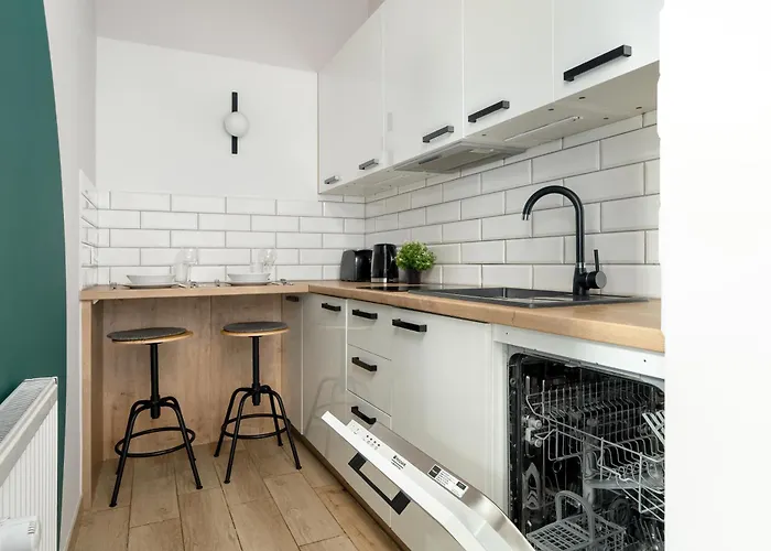 Apartment Jasne Studia Very Berry W Centrum Poznania By Renters Posen