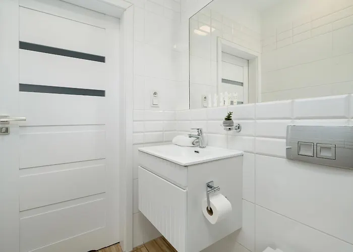 Jasne Studia Very Berry W Centrum Poznania By Renters * Posen