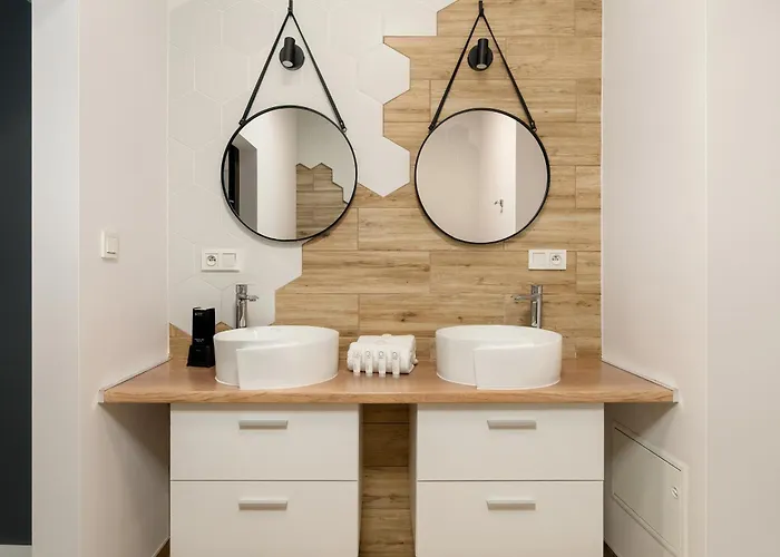 Jasne Studia Very Berry W Centrum Poznania By Renters * Posen