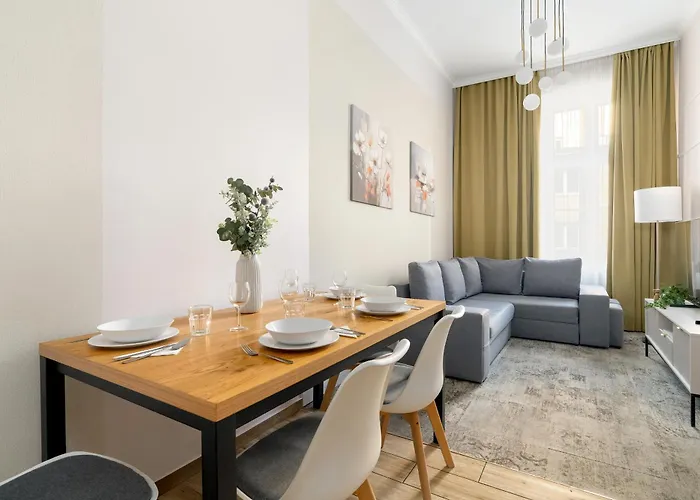 Apartment Jasne Studia Very Berry W Centrum Poznania By Renters