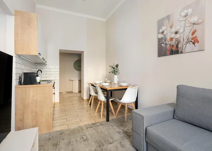 Apartment Jasne Studia Very Berry W Centrum Poznania By Renters *