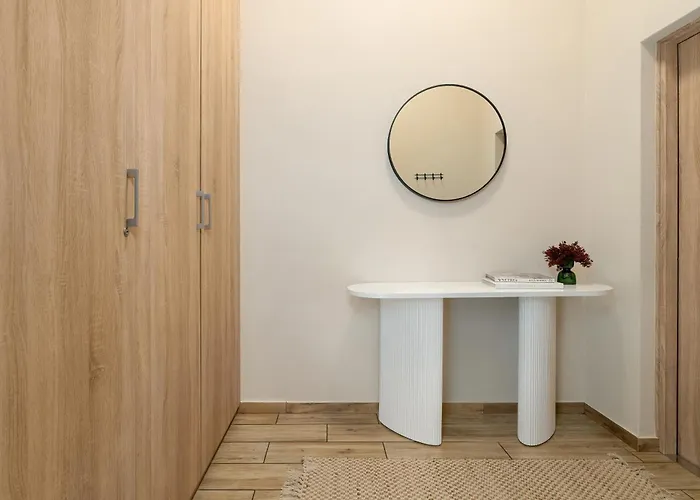 Apartment Jasne Studia Very Berry W Centrum Poznania By Renters