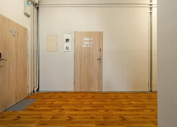 Apartment Jasne Studia Very Berry W Centrum Poznania By Renters Posen